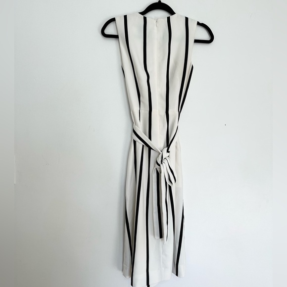 Banana Republic STRIPE SPLIT NECK FIT AND FLARE DRESS size 0 - Picture 4 of 4